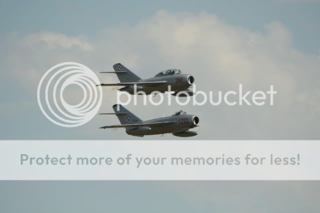 http://i432.photobucket.com/albums/qq44/hamden25/lethbridgeintairshow145.jpg